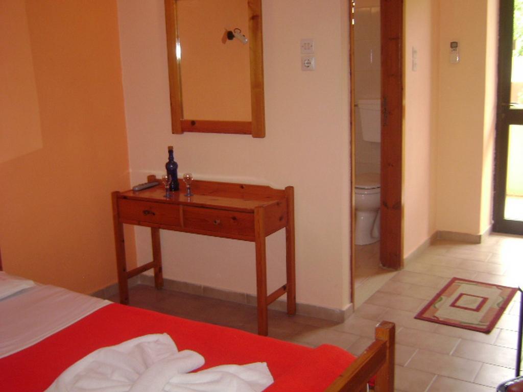 Adonis Beach Hotel Iraklio Exterior foto