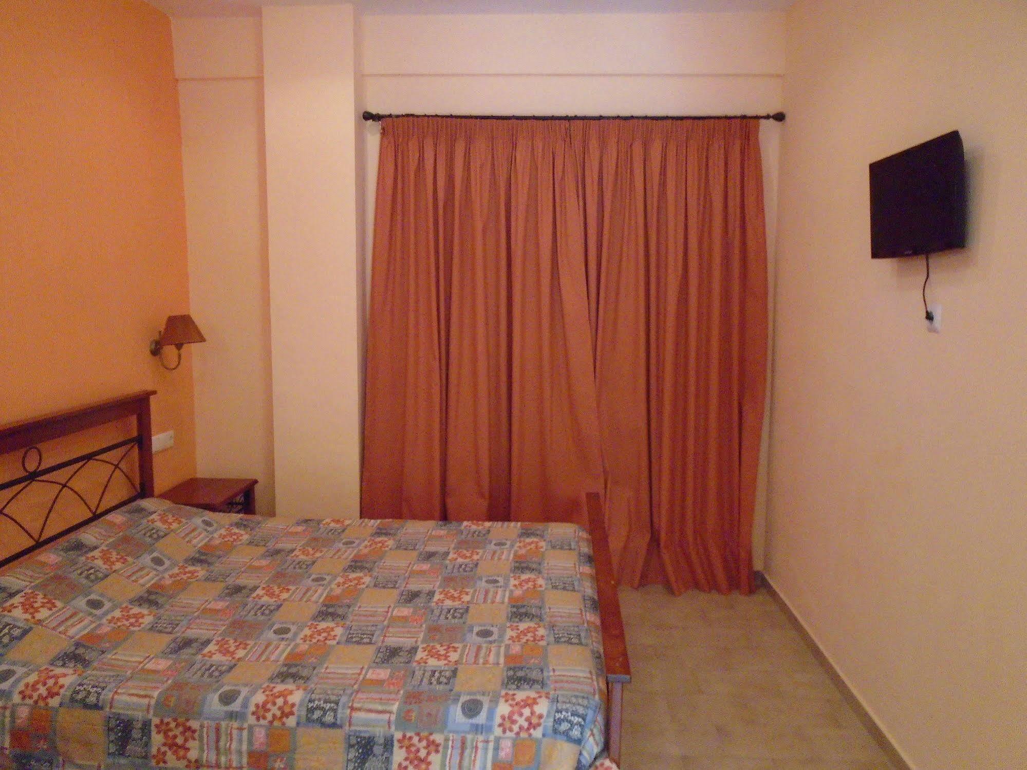 Adonis Beach Hotel Iraklio Exterior foto